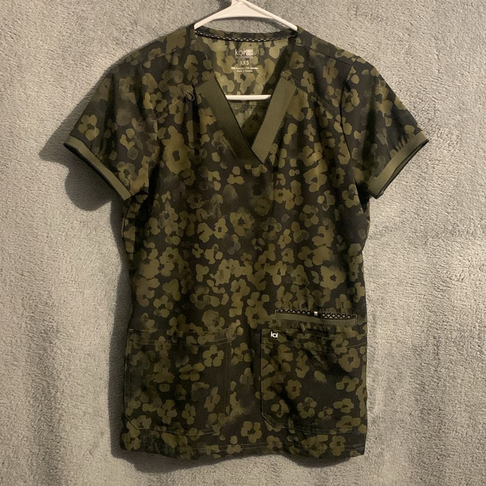Koi Next Gen women’s Scrubs top XXS olive green & black. Like New Offers welcome